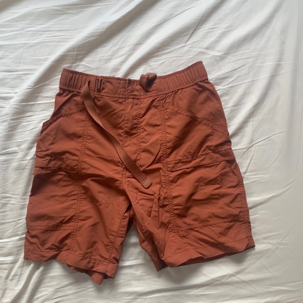 Uniqlo Dark Orange Shorts with an adjustable waist band - size 30